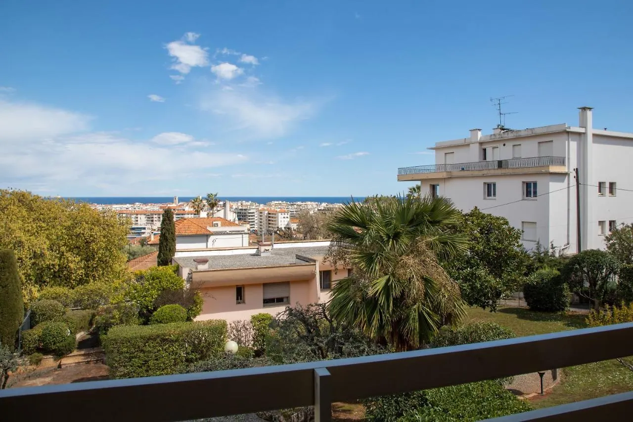 Apartment Vue Mer, Terrasse Et Parking Prive Antibes